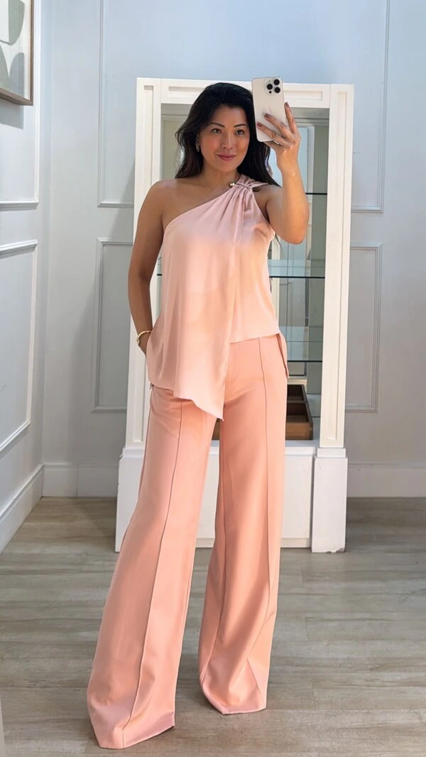 Blusa Ombro Único Detalhe Fivela Dourada Dayane Barrado Assimétrico