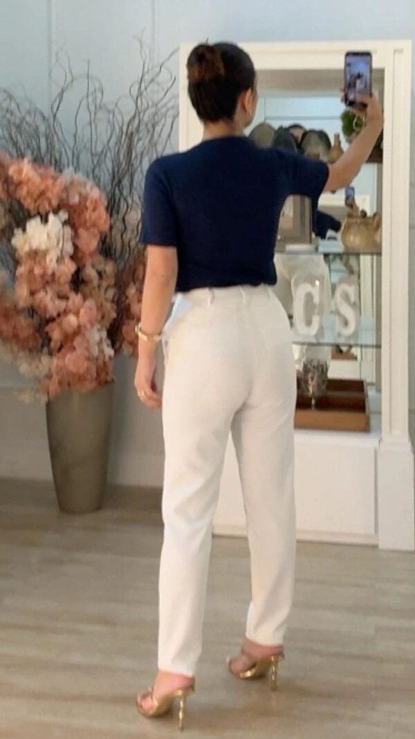 Blusa Malha Canelada Lais Detalhe No Ombro Botões Dourado De Flor Cravejada