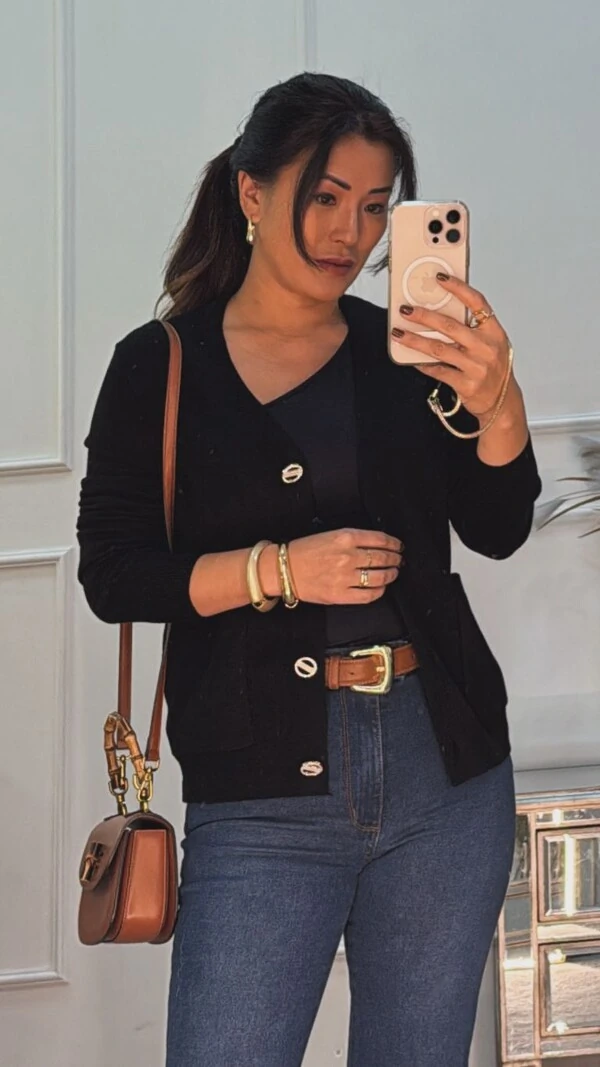 Cardigan Curto Tricot Denise Botões Cravejados E Bolsos Quadrados