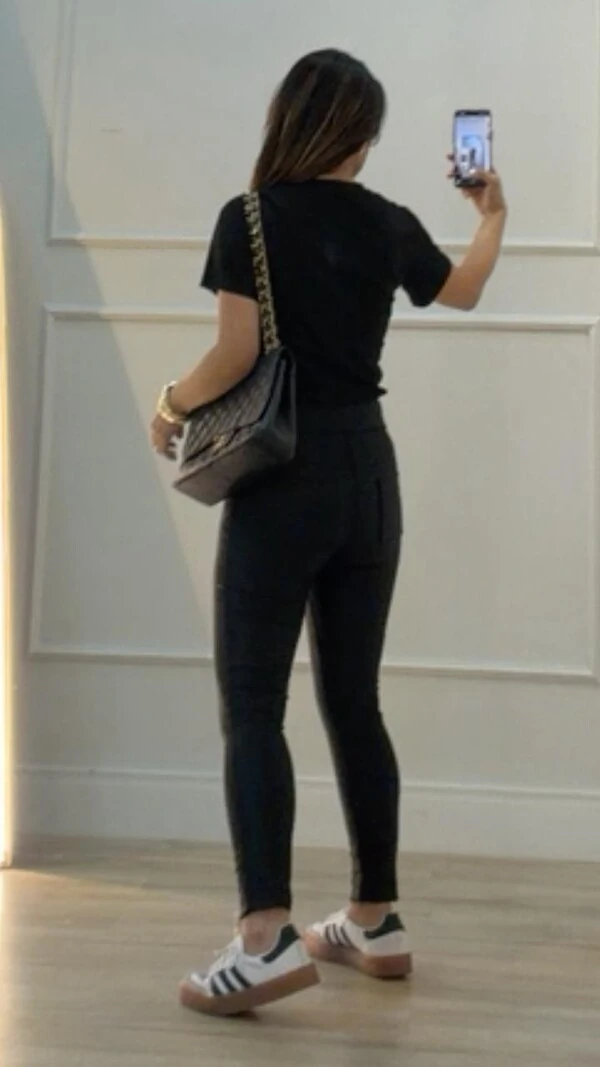 Blusa Malha Decote V Eliza Mangas Curtas