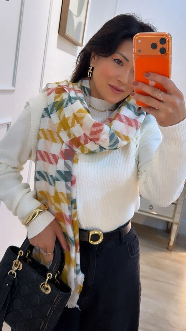 Blusa Tricot Gola Alta Michelly Detalhe De Pompons E Nervuras Em Losangos