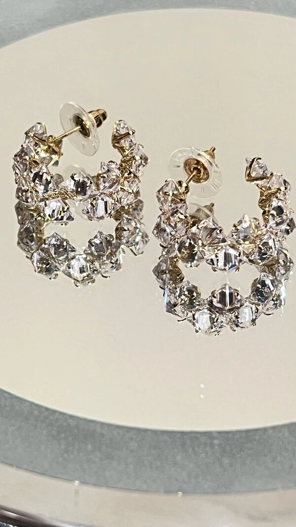 Brinco De Argola Cravejado Em Strass