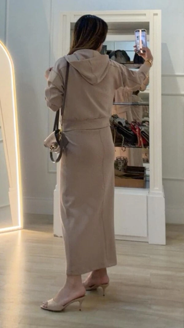 Conjunto Moletom Vivian Blusa Com Capuz E Saia Midi