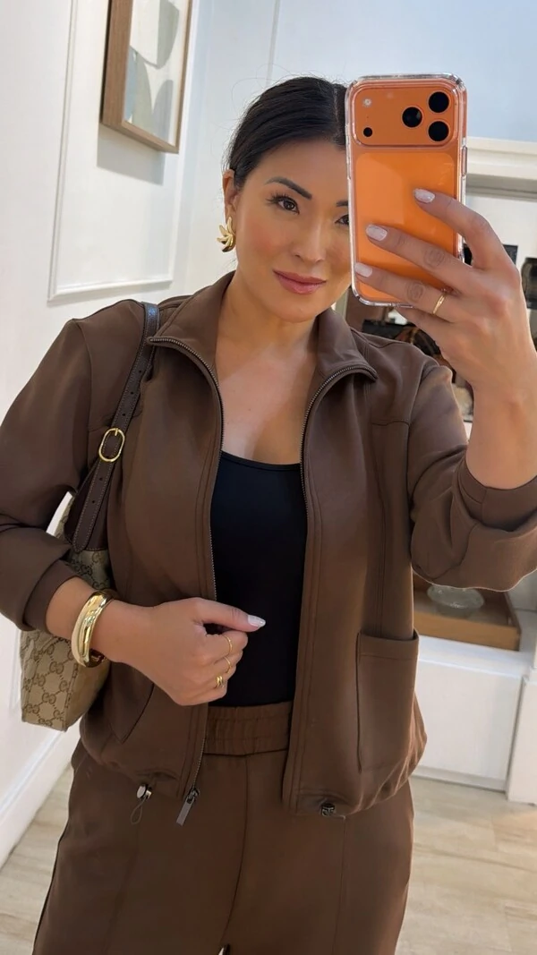 Conjunto Moletom Lais Blusa Gola Alta Com Puxadores No Barrado E Calça Pantalona