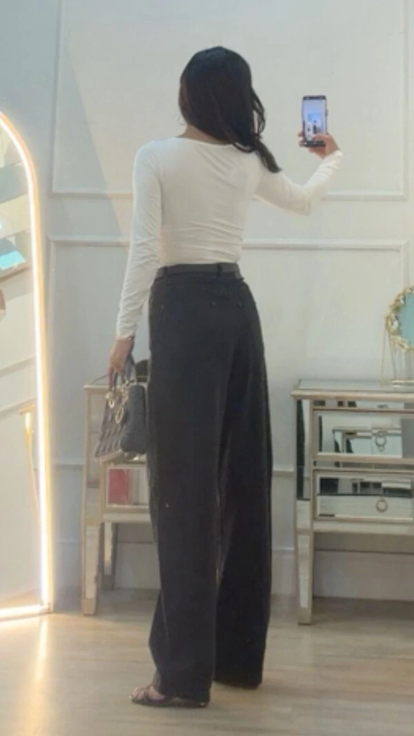 Blusa Malha Aurora Decote V Com Detalhe De Renda