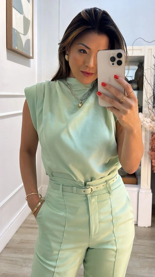 Blusa Muscle Twill Decote V Com Amarração Posterior Thamires Barrado Assimétrico