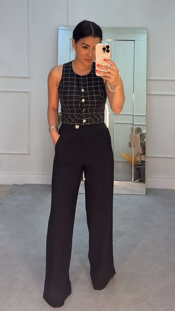 Calça Pantalona Carmen Com Botão Prata Texturizado