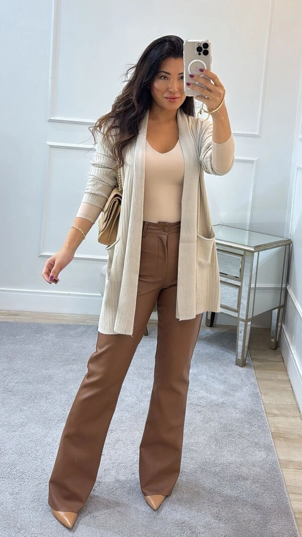 Cardigan Tricot Nervuras Caneladas Júlia Bolsos Frontais
