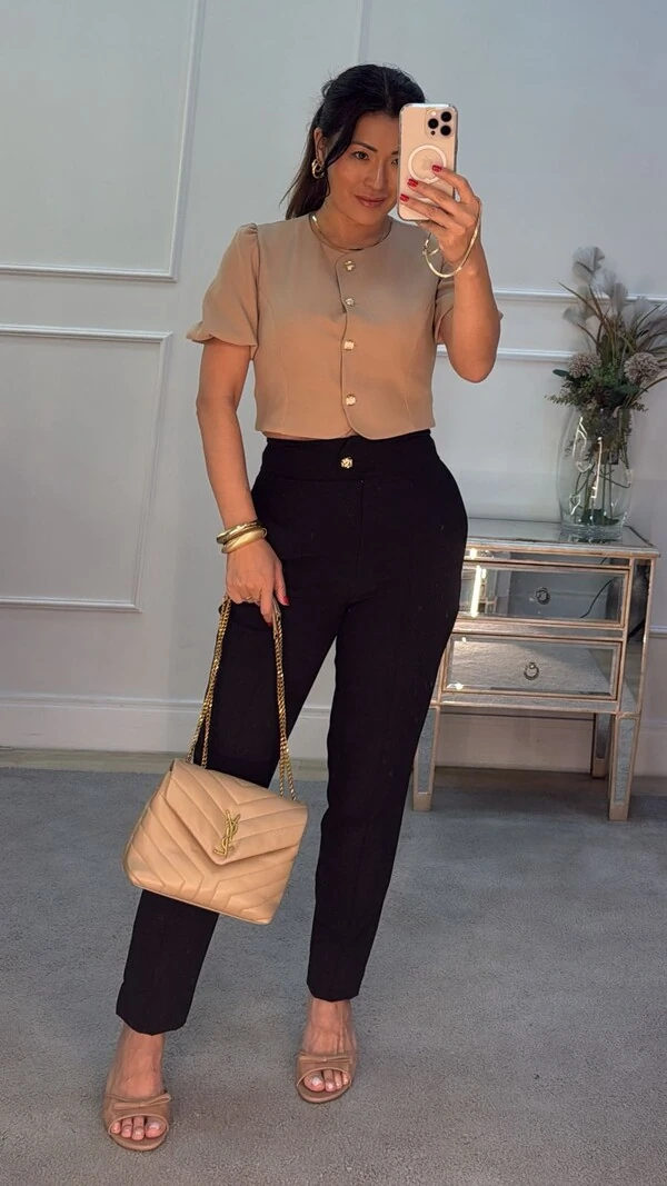 Calça Alfaiataria Acácia Com Botão Dourado Transpassado