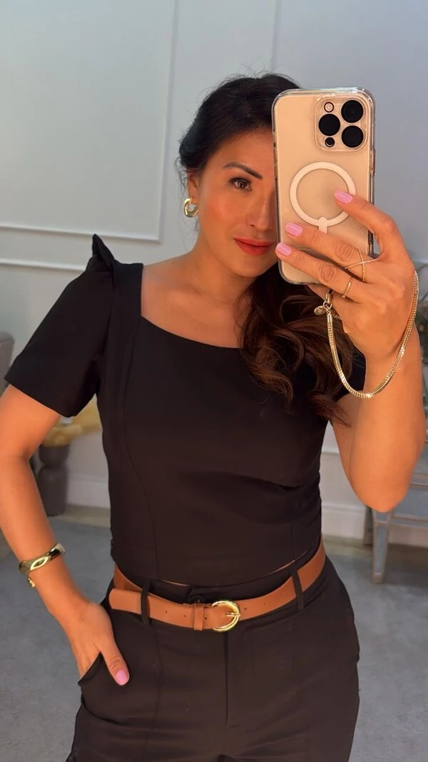 Blusa Cropped Alfaiataria Loryn Babado Nos Ombros