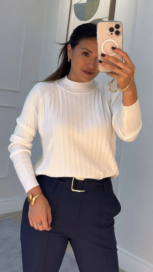 Blusa Tricot Grenda Gola Alta Nervuras E Detalhes Texturizados