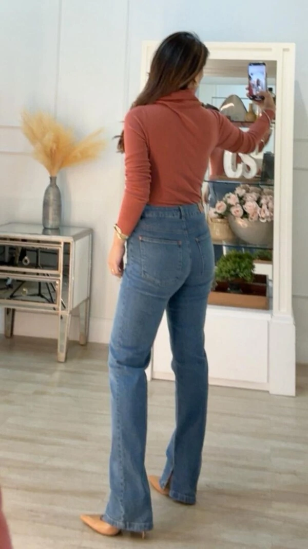 Blusa Tricot Gola Rolê Mia Nervuras Onduladas Frontais