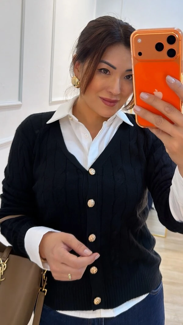 Cardigan Curto Tricot Decote V Anny Botões Dourados Frontais