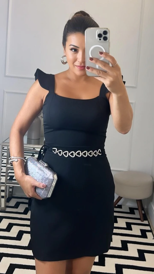 Vestido Curto Tatyana Cinto Faixa Com Correntaria De Coração Em Strass