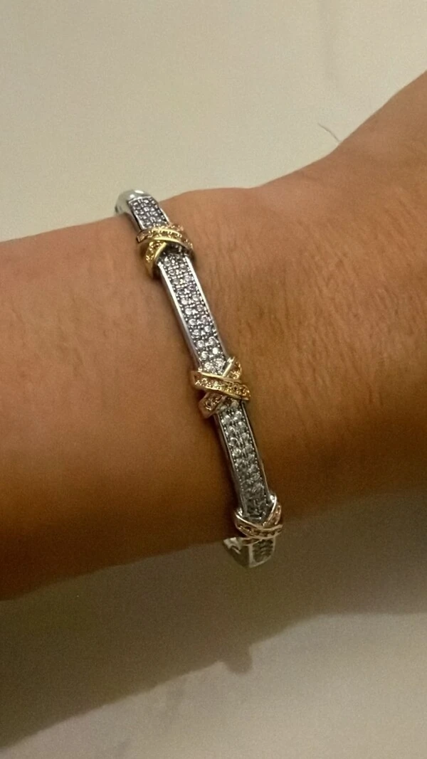 Bracelete Cravejado Em Strass Duo Color Com Detalhes Triplo X