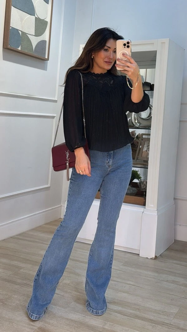 Blusa Crepe Plissada Flávia Detalhe De Renda Com Sianinha