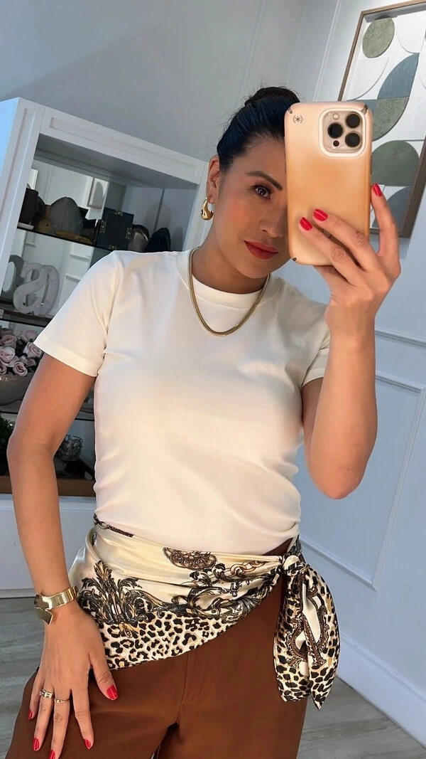 Lenço Acetinado Estampado Detalhe Em Animal Print