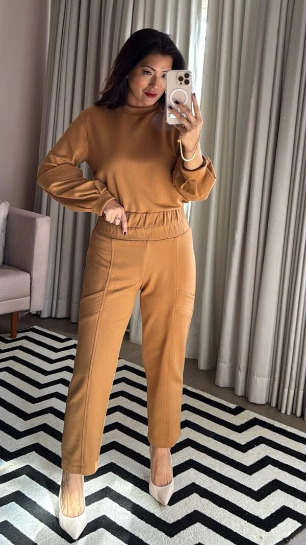 Calça Moletom Pala Larga Franzida Samara + Blusa Moletom Pregas Nos Punhos Samara Caramelo
