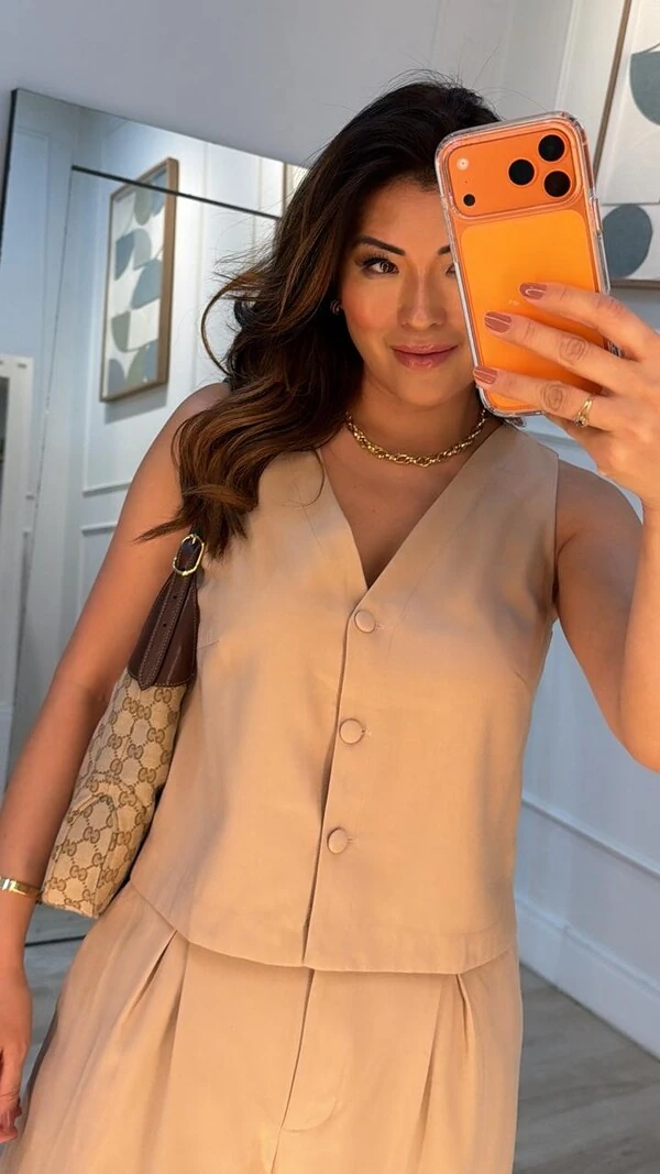 Colete Decote V Sarah Botões Forrados Frontais