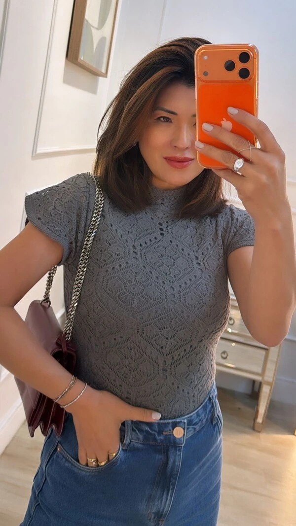 Blusa Tricot Com Entremeios Gola Alta Sandy Punhos E Barrado Ondulados