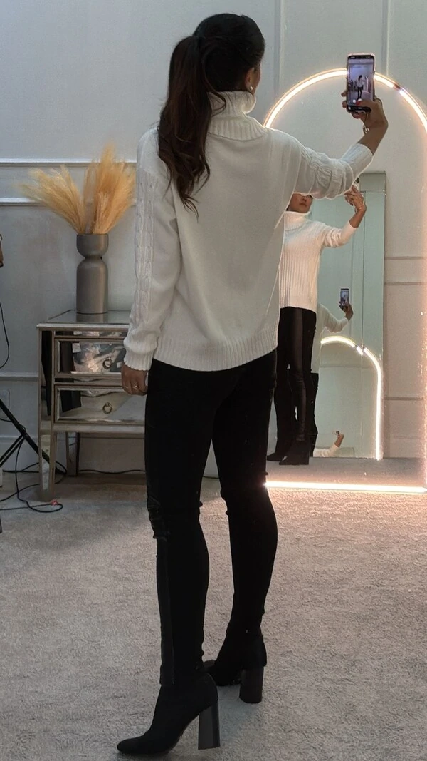 Blusa Tricot Priscilla Gola Rolê E Mangas Com Tramas Triplas