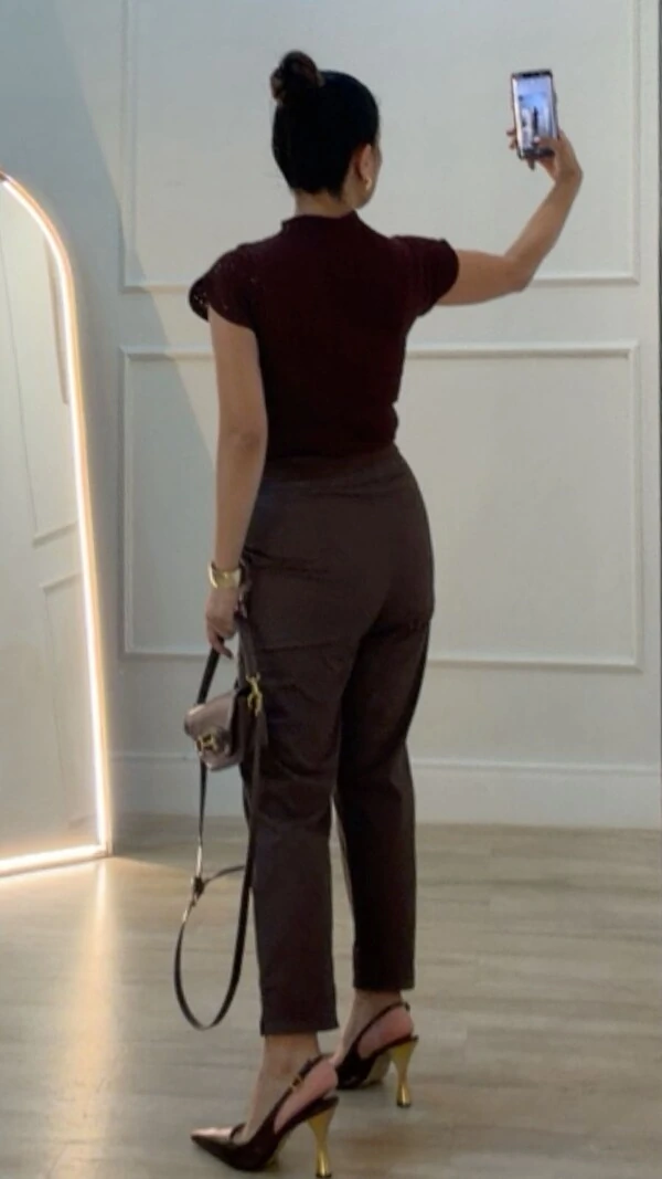 Blusa Tricot Com Entremeios Gola Alta Sandy Punhos E Barrado Ondulados