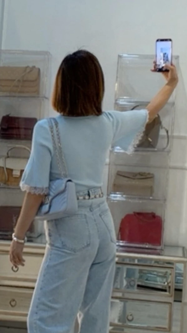 Blusa Canelada Decote V Hillary Mangas 3/4 Detalhe De Renda