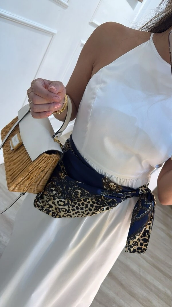 Lenço Acetinado Estampado Detalhe Em Animal Print