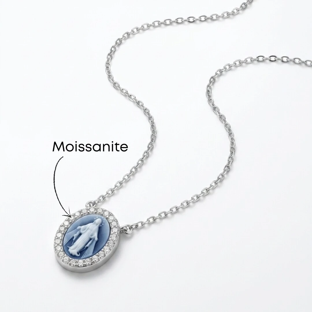 Foto Colar Nossa Senhora das Graças Camafeu Azul com Moissanites | Prata 925 com Ródio | 1,4 cm × 1,2 cm