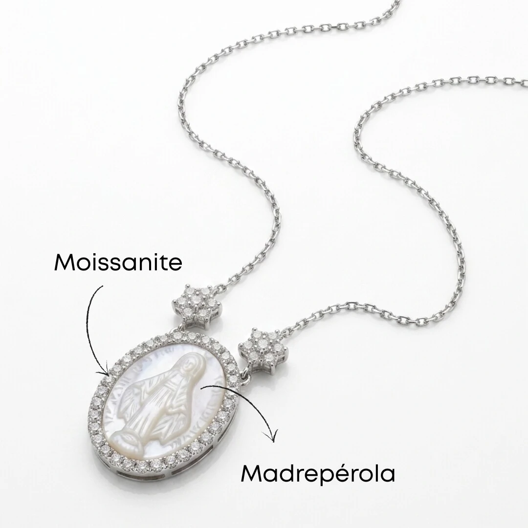 Foto Colar Nossa Senhora das Graças em Madrepérola com Moissanites e Flores na Corrente | Prata 925