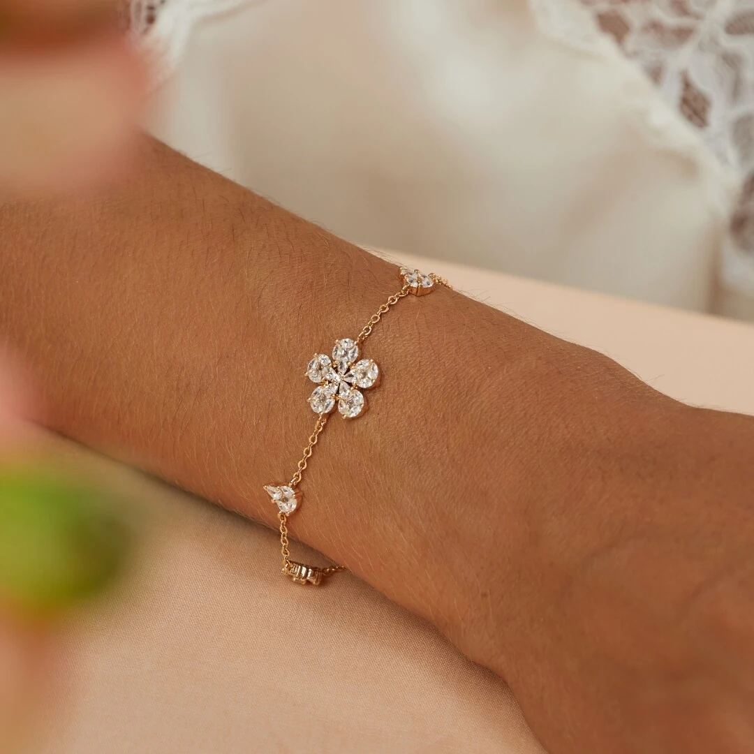 FotoPulseira Flor de Zircônias Banho de Ouro 18K
