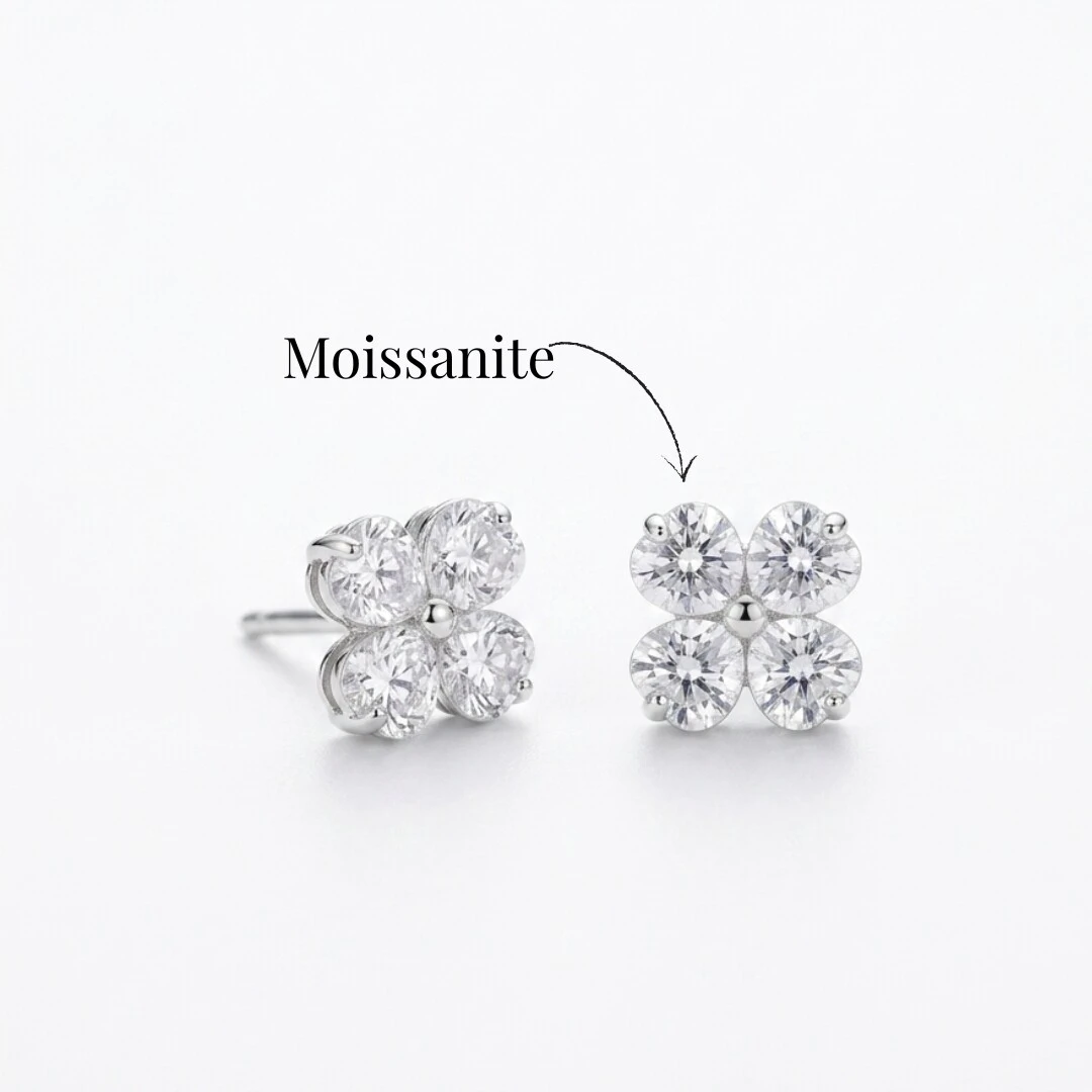 Foto Brinco Trevo com Moissanites G | Prata 925 com Ródio | 0,4 cm × 0,4 cm | 1,2 ct