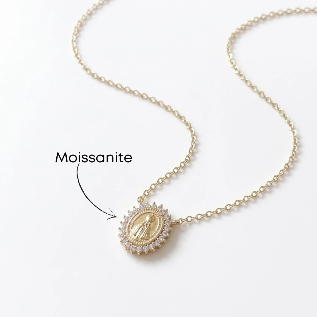 Foto Colar Nossa Senhora Aparecida Moissanite Halo Solar Corrente Regulável Prata com Banho de Ouro