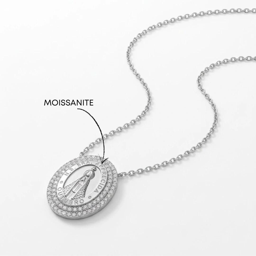 Foto Colar Nossa Senhora Aparecida Oval Duas Fileiras de Moissanite Corrente Regulável Prata com Banho de