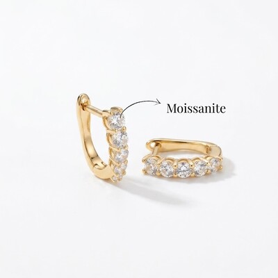 Foto Argola Oval com Moissanites | Prata 925 com Banho Ouro 18k | 1,5 cm × 1,1 cm