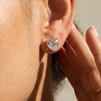 FotoBrinco Coraçao Moissanite Ice Cut 10 MM Prata com Banho de Ouro 18 K