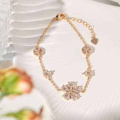Foto Pulseira Flor de Zircônias Banho de Ouro 18K