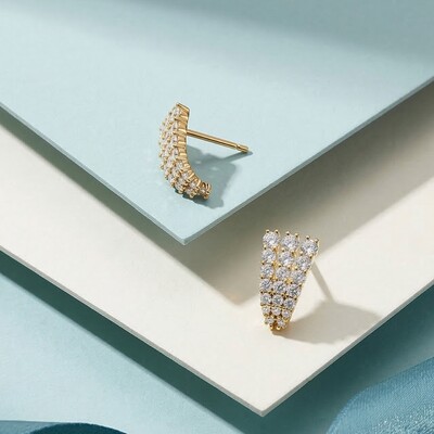 FotoBrinco Curvo Três Fileiras Zircônias Banho de Ouro 18 K