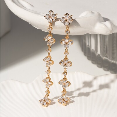 FotoBrinco Longo Florzinhas com Zircônia Banho Ouro 18k