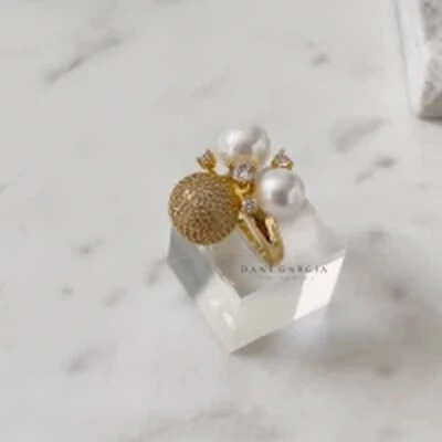 Foto Anel Esfera Cravejada Pérola Shell Banho de Ouro 18 K