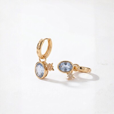Foto Argola com Charm Cristal London Blue Oval e Zircônias | Liga Metálica Banho Ouro 18k