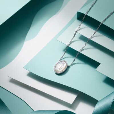 Foto Colar Mini Nossa Senhora das Graças Madrepérola e Zircônias | Prata 925 com Ródio Branco | Pingente 