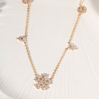 Foto Colar Flor de Zircônias Banho de Ouro 18K