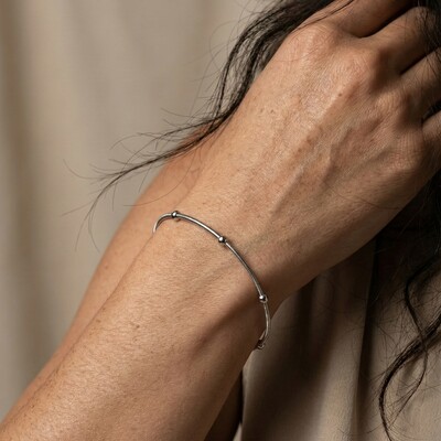 FotoPulseira Corda de Violão Solitária Bolinhas Ródio Branco