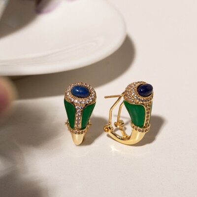 Foto Brinco Oval Esculpido com Resina Jade Imperial, Zircônia Cabochão Azul Lápis-Lazúli e Zircônias Bran