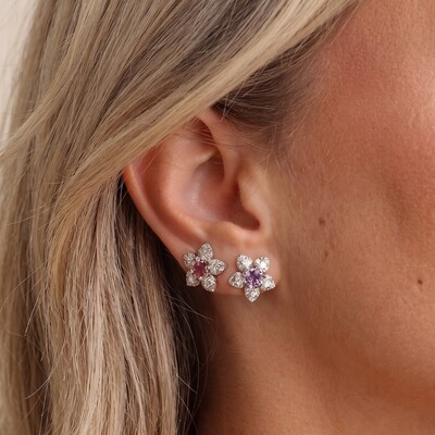 Foto Brinco Flor com Zircônias Brancas e Zircônia Rodolita no Centro | Prata 925 com Ródio | 1,4 cm