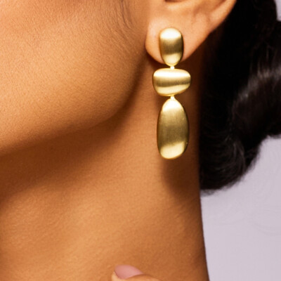 Foto Brinco Pêndulo Fosco Duna Banho de Ouro 18 K