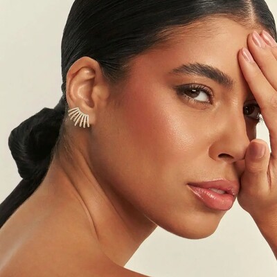 FotoBrinco Ear Cuff Curvo Solar 8 Fileiras Zircônias | Banho de Ouro 18k | 2,5x1,5cm