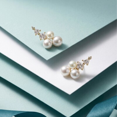 Foto Brinco Ear Cuff Pérolas e Zircônias Banho de Ouro 18 K Semijóia