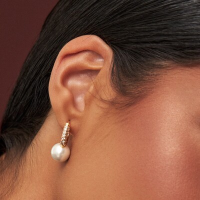 FotoArgola Três Fileiras Zircônias e Pérola Shell | Banho de Ouro 18k | 1,3cm | Pérola 9mm